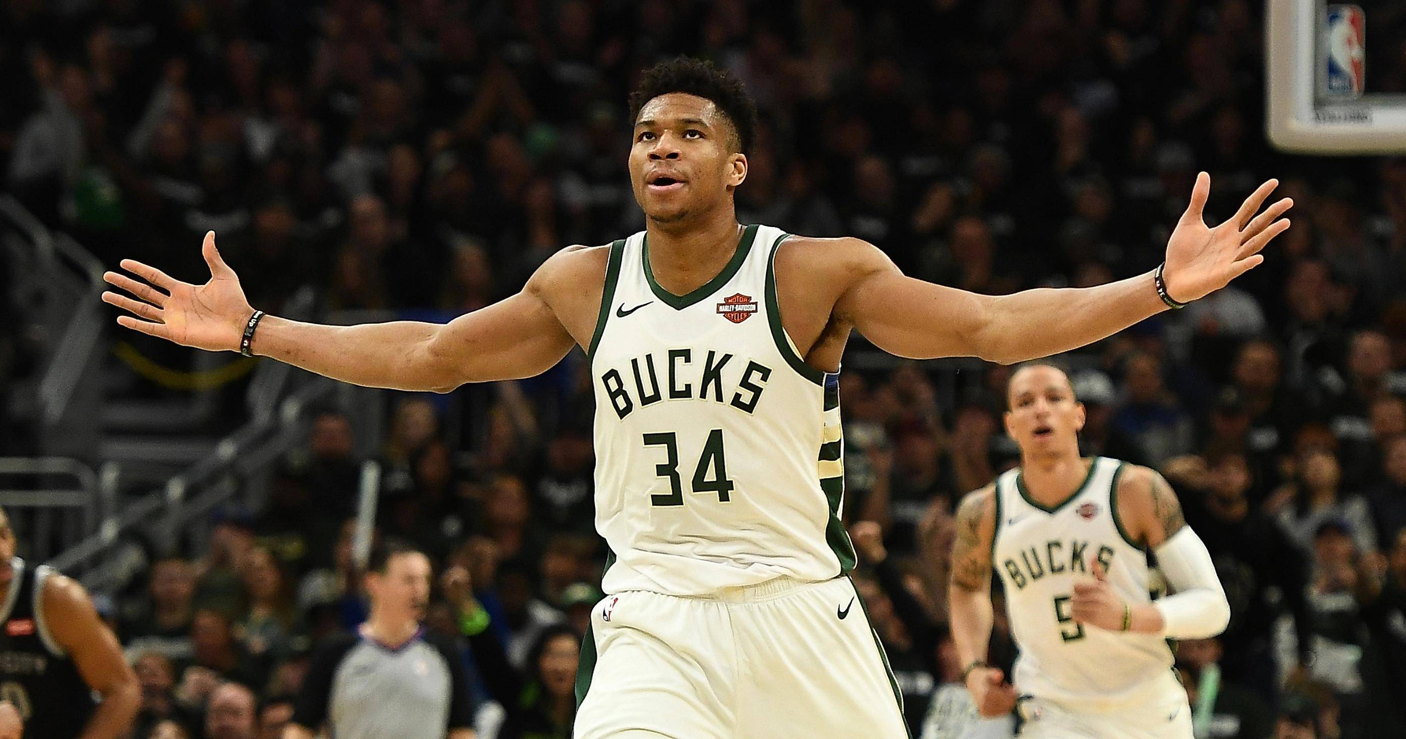 都体：弗拉霍维奇可能缺席尤文20场比赛，包括多场关键战役（都灵体育报：弗拉霍维奇或缺阵尤文20场，多场关键对决受影响）