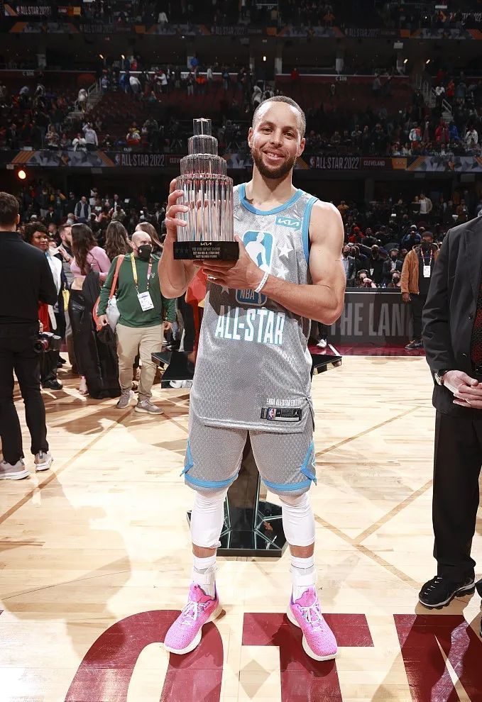 镜报：安东尼愿大幅降薪回归贝蒂斯，已拒绝胜利、博塔弗戈（镜报：安东尼愿为重返贝蒂斯大幅降薪，已拒绝利雅得胜利与博塔弗戈）