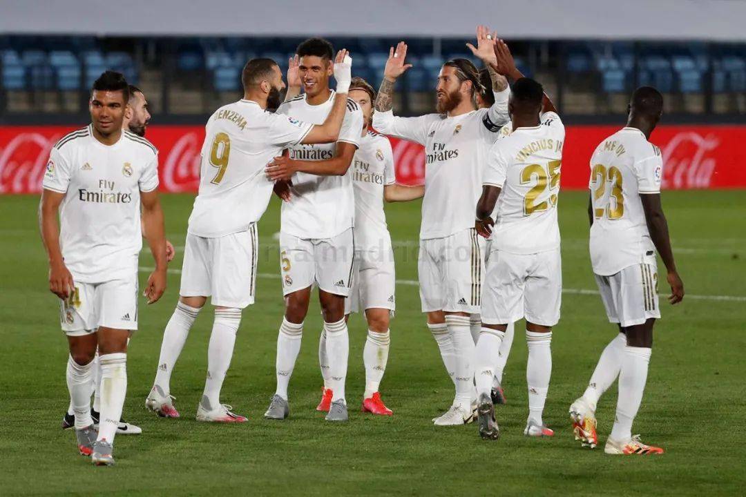 三镇vs泰山首发：四外援PK四外援，卡扎先发冲金靴（三镇战泰山首发：四外援对决，卡扎首发剑指金靴）