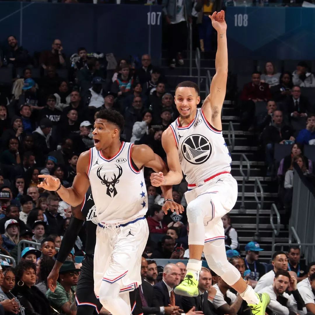 拜仁莱万多夫斯基连续两场进球（莱万多夫斯基为拜仁连场破门）