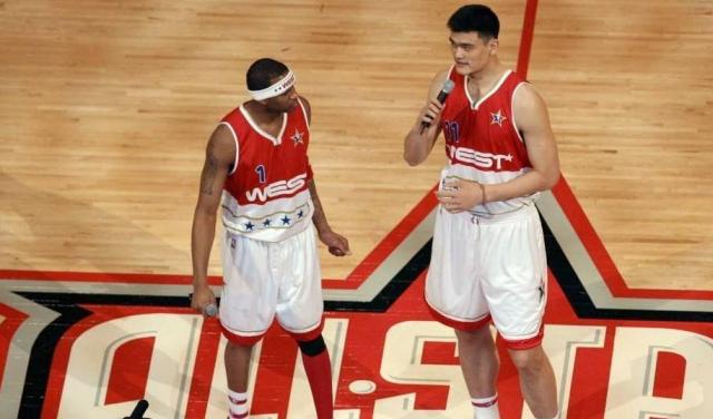 队记：鹈鹕不会草率地接受锡安报价，交易或要等到明年休赛期（随队记者：鹈鹕对锡安报价不急于拍板，交易或将推迟至明年休赛期）