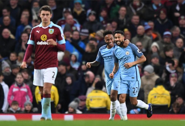 狂下三分雨！勇士首节命中8记三分，狂轰38分领先13分（三分如雨！勇士首节投进8记三分，单节38分轰出13分优势）