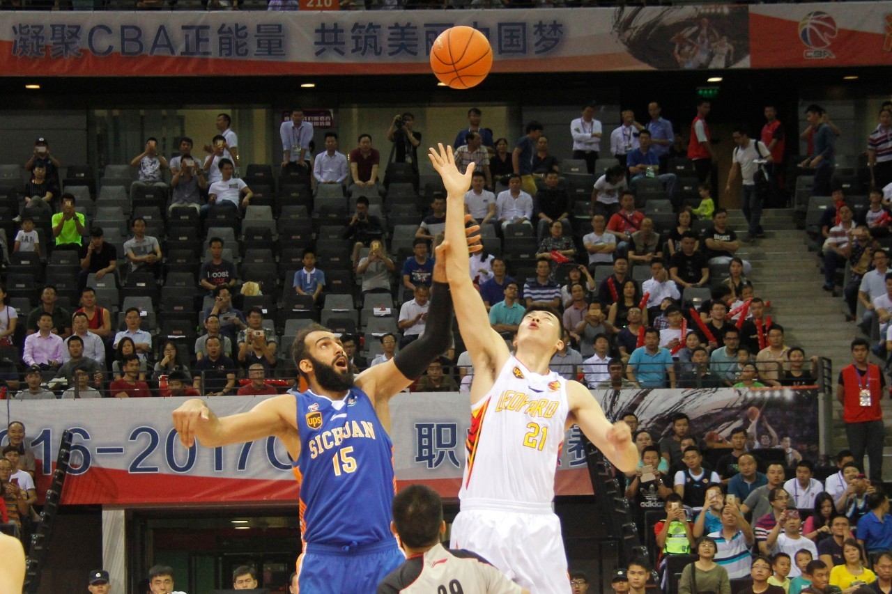 泰山纪念建队32周年，队史5次夺顶级联赛冠军，8次足协杯冠军（泰山队庆祝成立32周年：队史5夺顶级联赛桂冠、8捧足协杯）