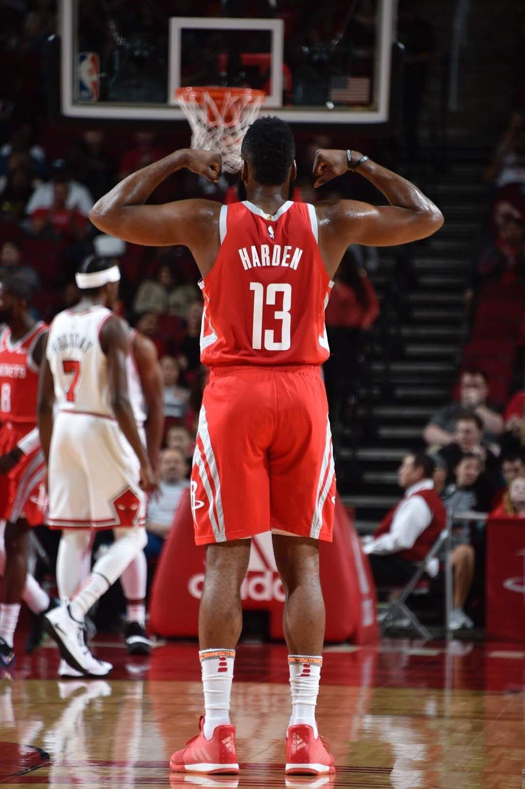 记者：阿坎吉因流感缺席训练，球员身体状况将于明日进行评估（记者：阿坎吉因流感无缘训练，身体情况将在明日评估）