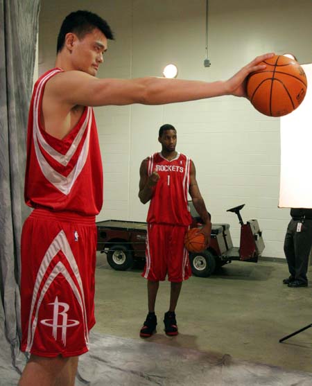 C罗爆射破门全场沸腾（C罗重炮破网，引爆全场）