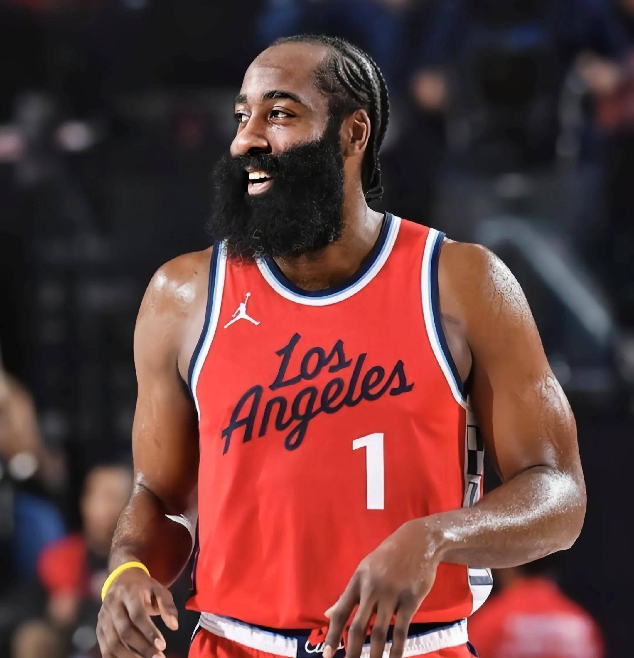 这还是足球吗？对手两红后摩洛哥U17全场80脚射门16-0取胜（对手两人被罚下，摩洛哥U17轰80次射门以16比0大胜）