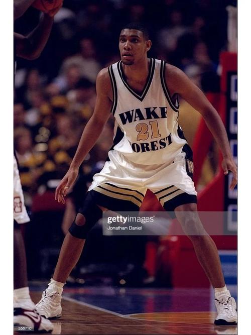 埃斯库德回顾塞维德比：有次去客场，更衣室一股很浓的氨水味（埃斯库德忆塞维利亚德比：一次客场更衣室弥漫刺鼻氨味）